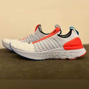 Women’s Nike React Phantom Run Flyknit